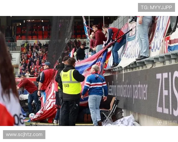 海伦芬对阵SBV精英比赛因看台球迷突发医疗状况推迟二十分钟开球